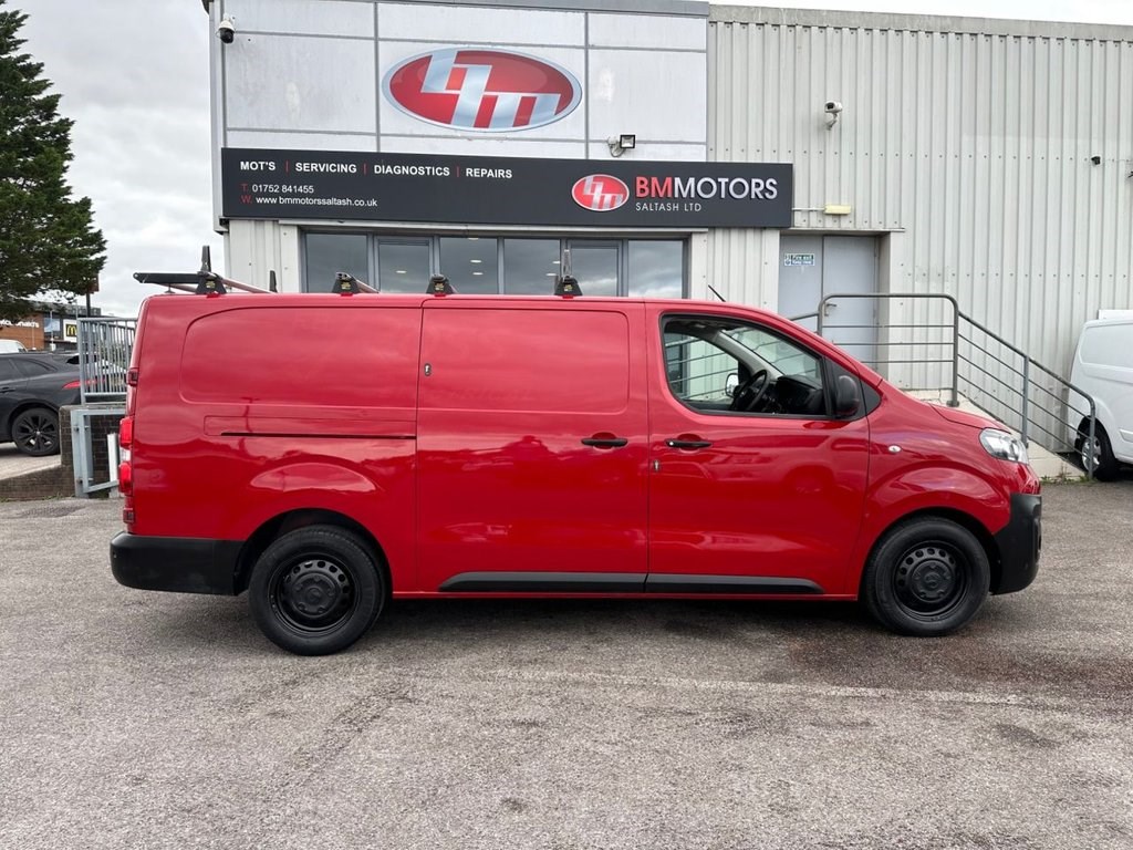 Vauxhall Vivaro Listing Image