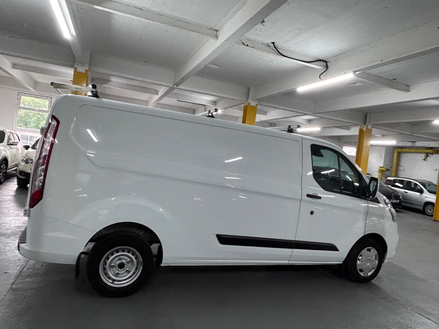 Ford Transit Custom Listing Image