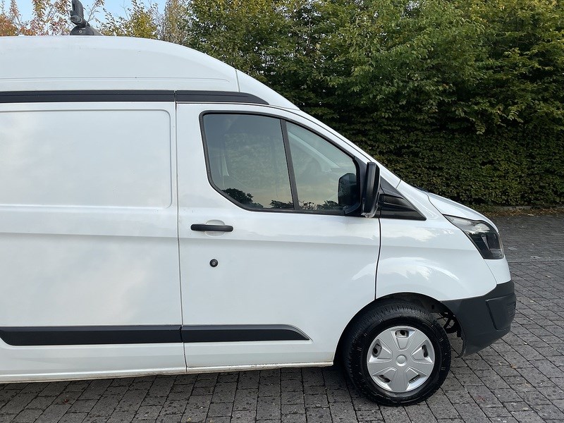 Ford Transit Custom Listing Image