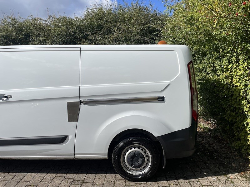 Ford Transit Custom Listing Image