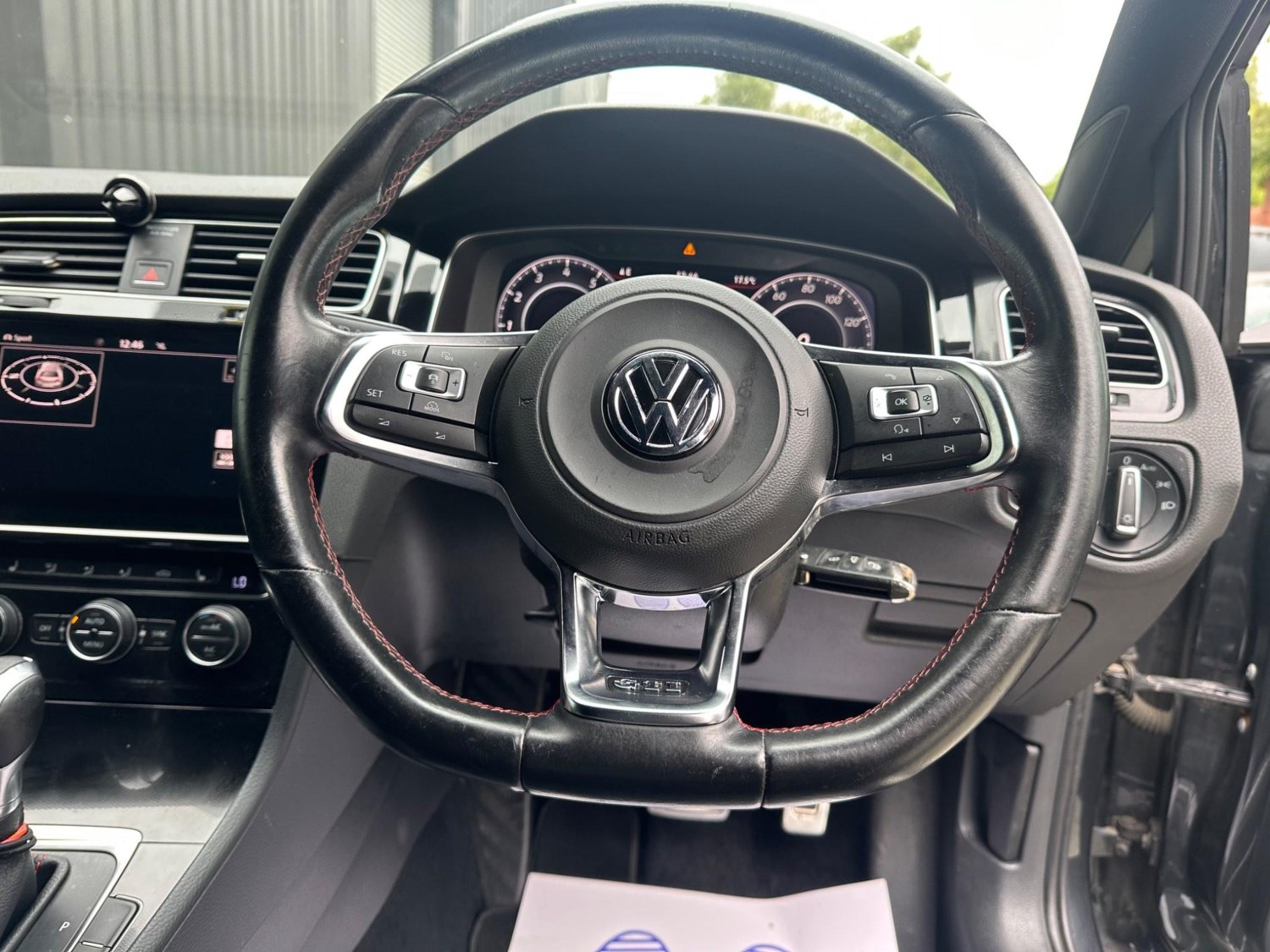 Volkswagen Golf Listing Image