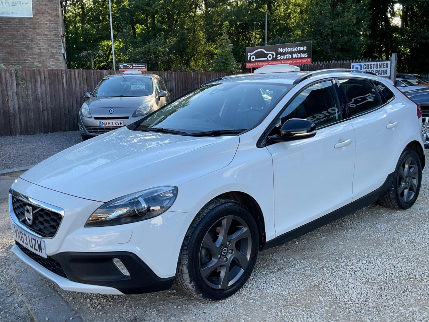 Volvo V40 Cross Country Listing Image