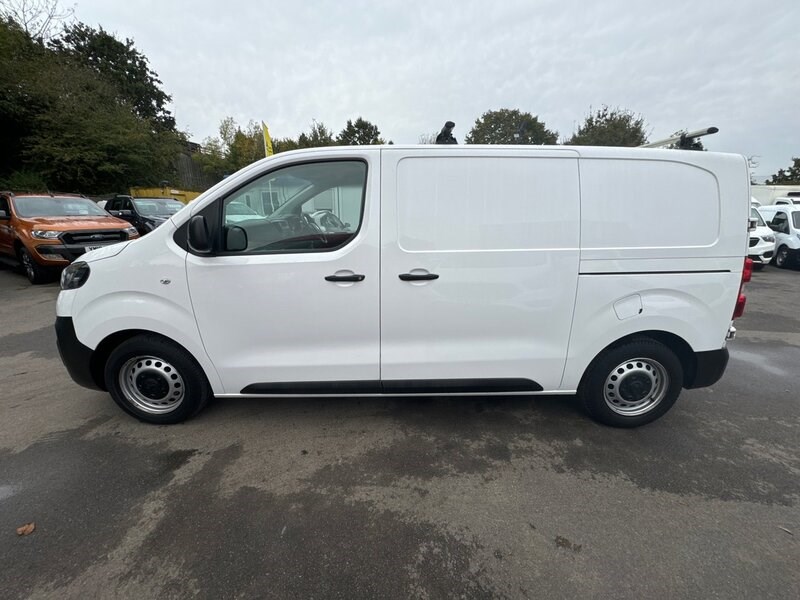 Vauxhall Vivaro Listing Image