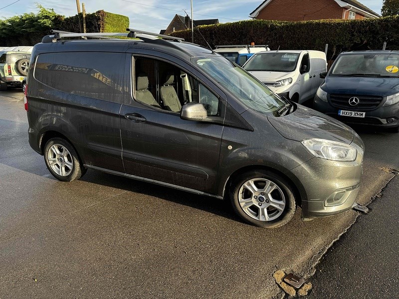 Ford Transit Courier Listing Image