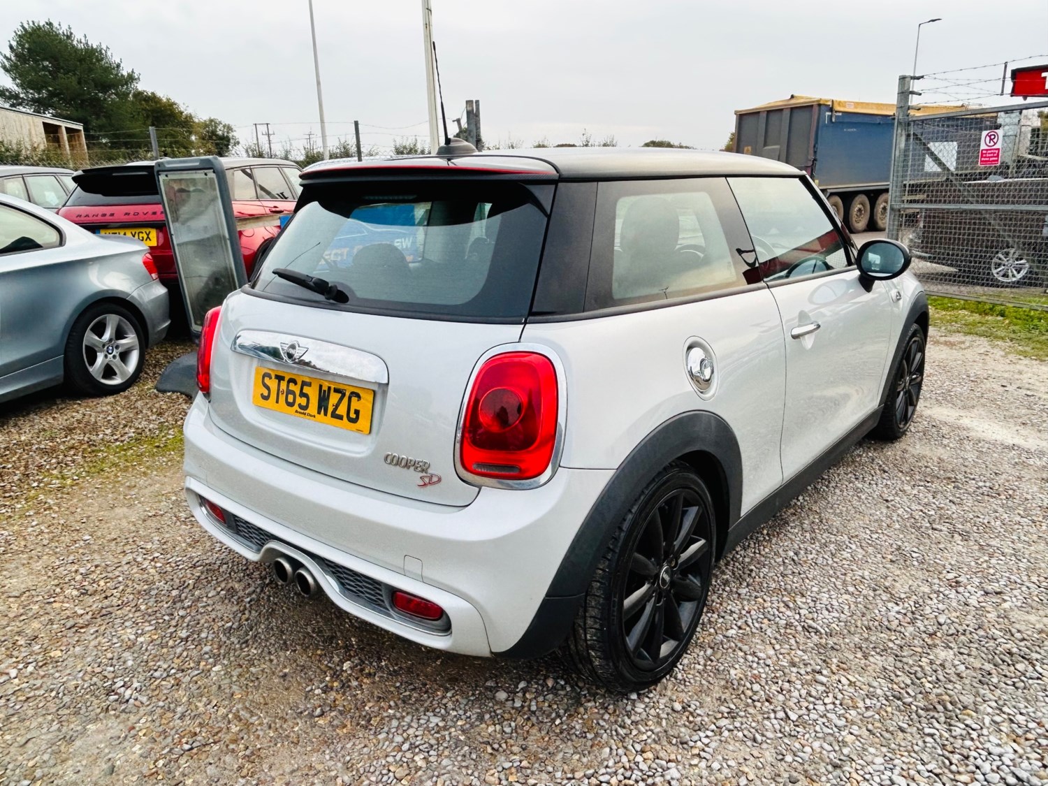 MINI Hatch Listing Image