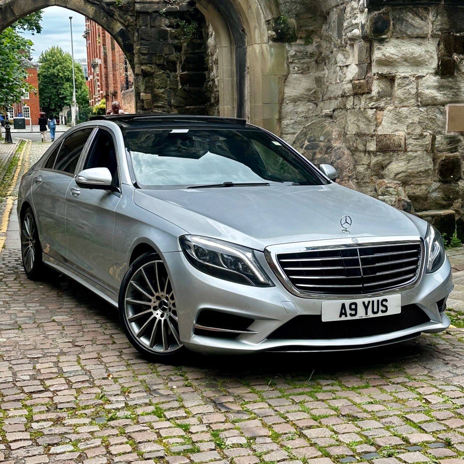 Mercedes-Benz S-Class Listing Image