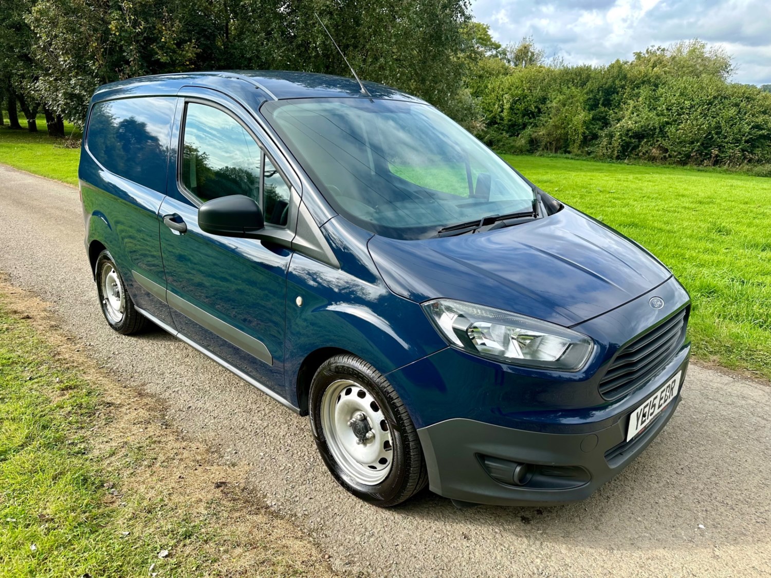 Ford Transit Courier Listing Image