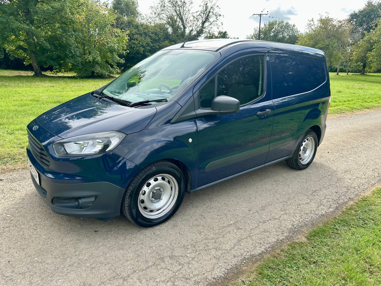 Ford Transit Courier Listing Image