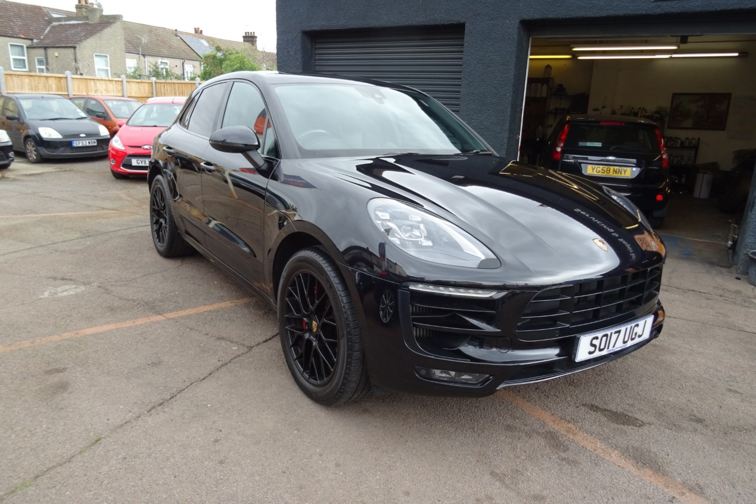 Porsche Macan Listing Image