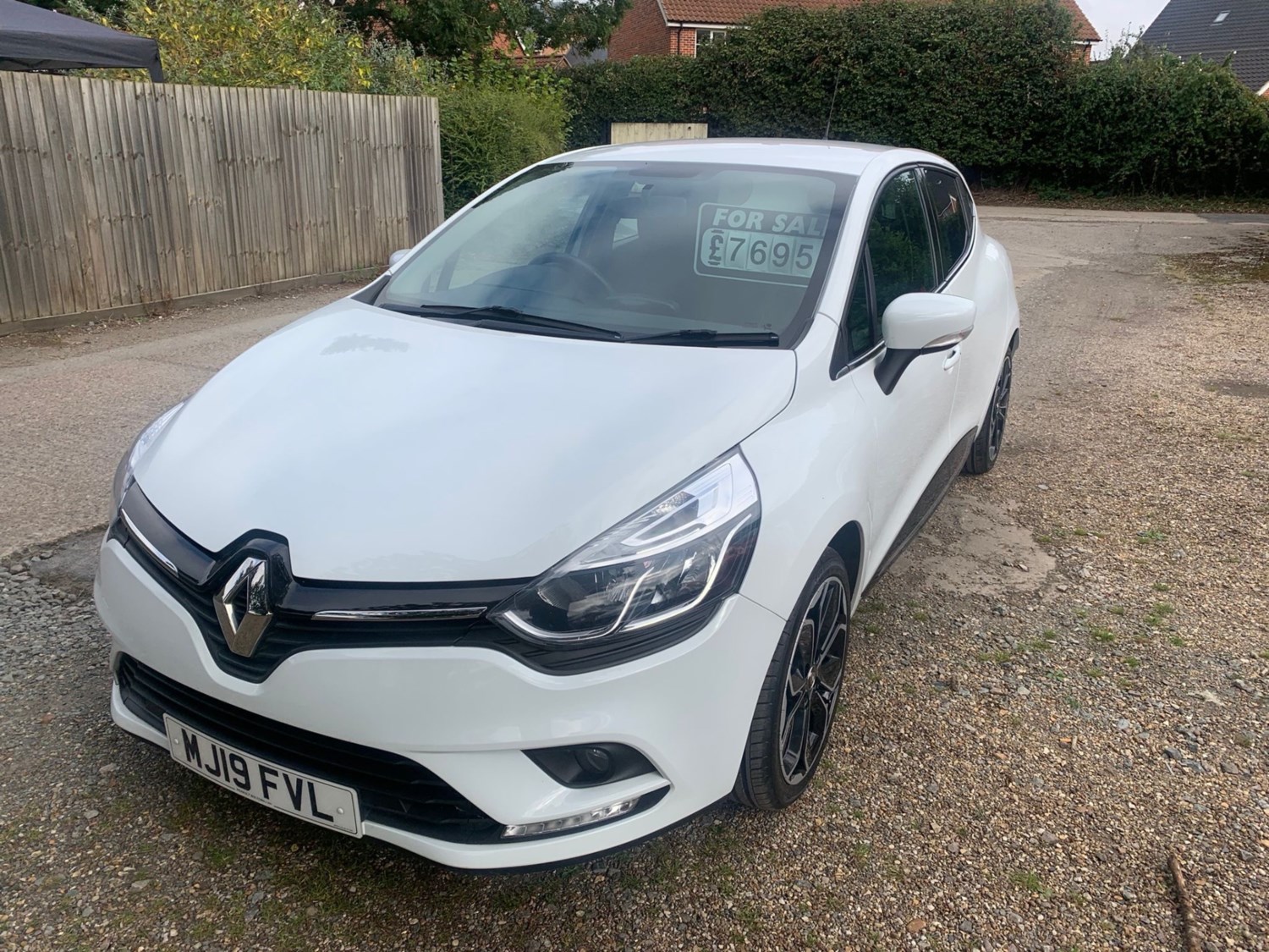 Renault Clio Listing Image