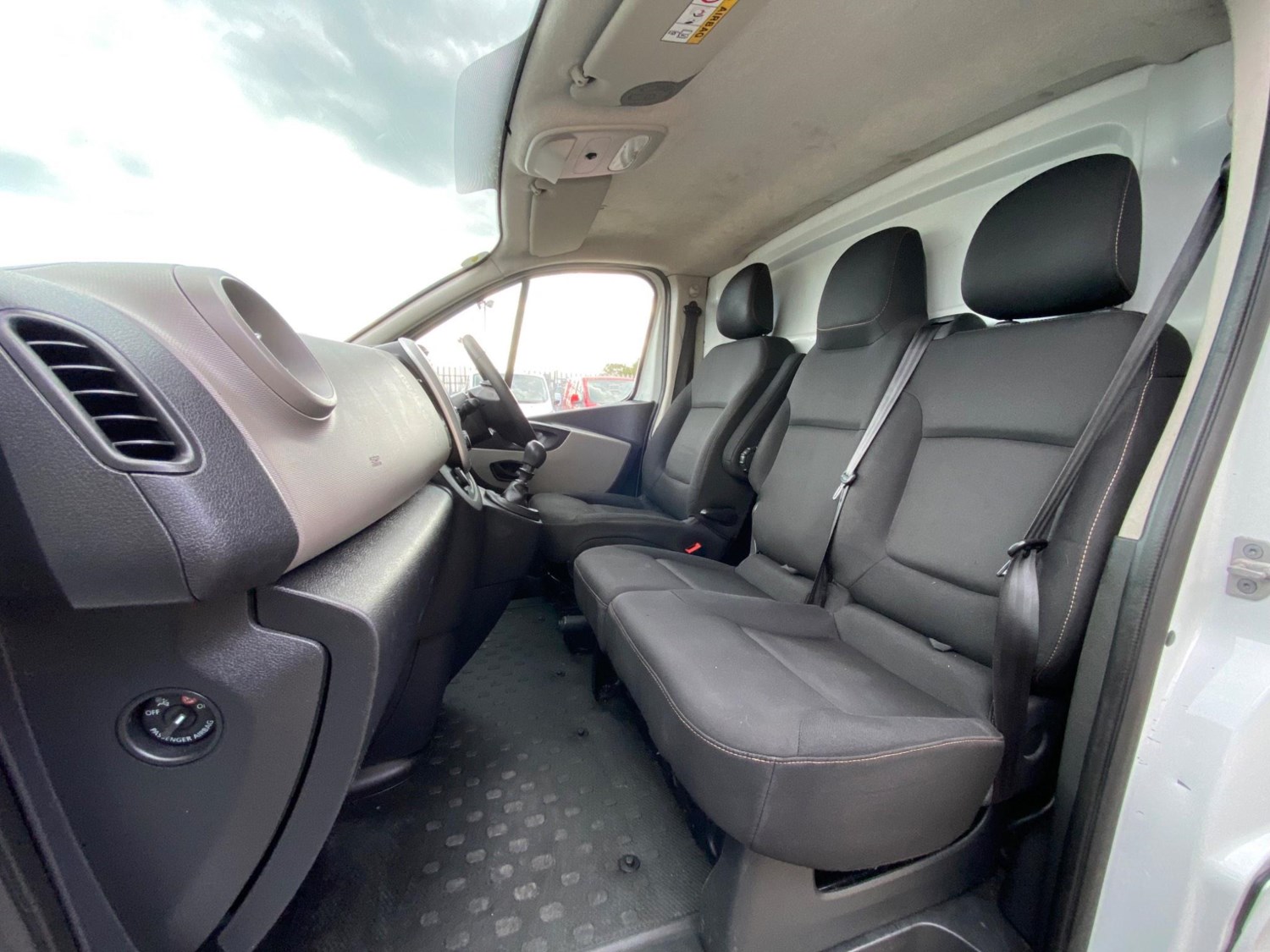 Renault Trafic Listing Image