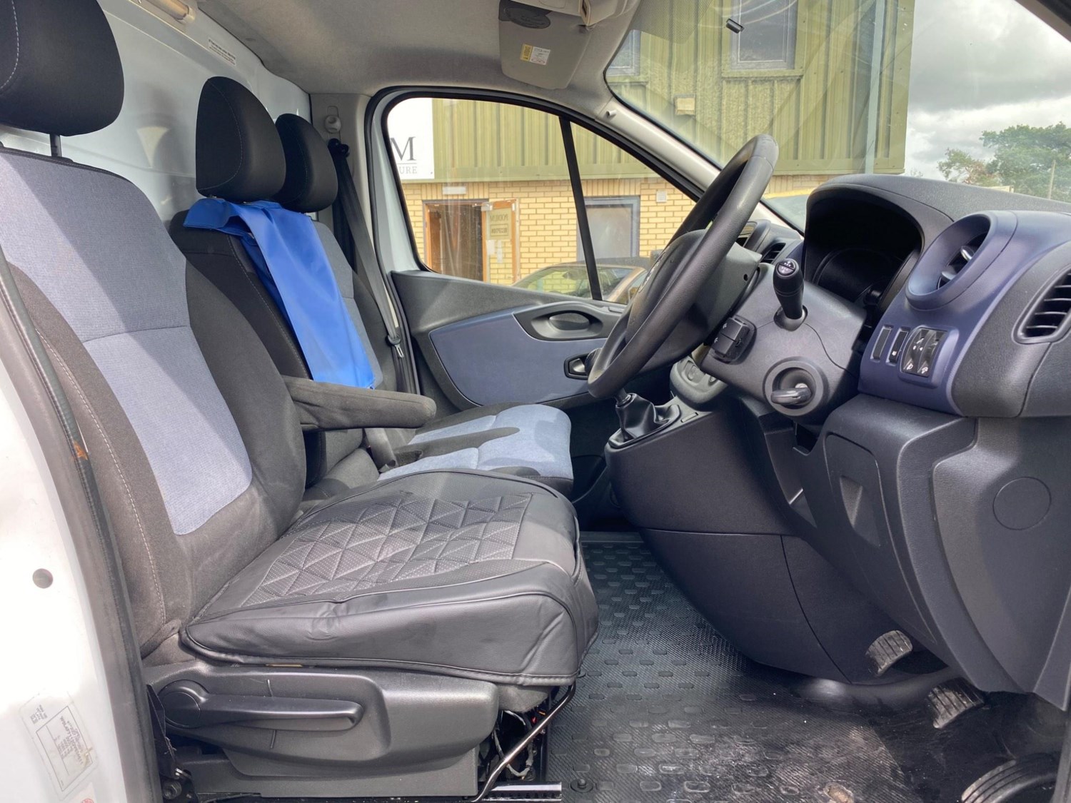 Vauxhall Vivaro Listing Image