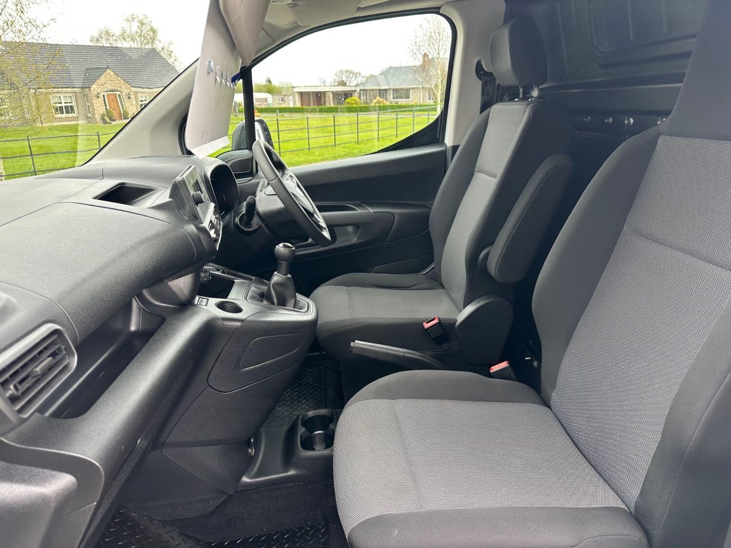 Vauxhall Combo Listing Image