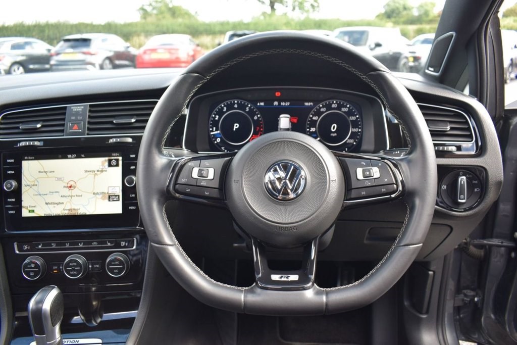 Volkswagen Golf Listing Image