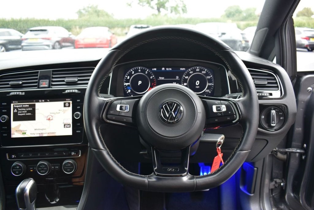 Volkswagen Golf Listing Image