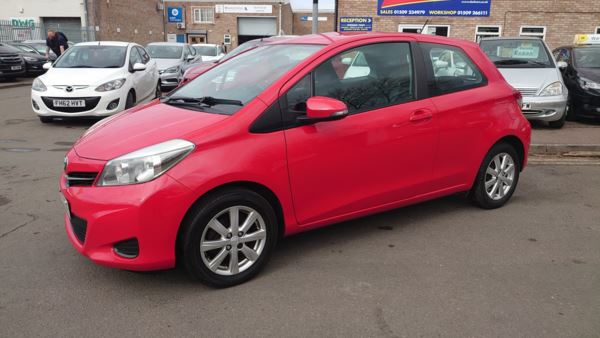 2013 (13) Toyota Yaris 1.33 VVT-i TR 3dr For Sale In Loughborough, Leicestershire