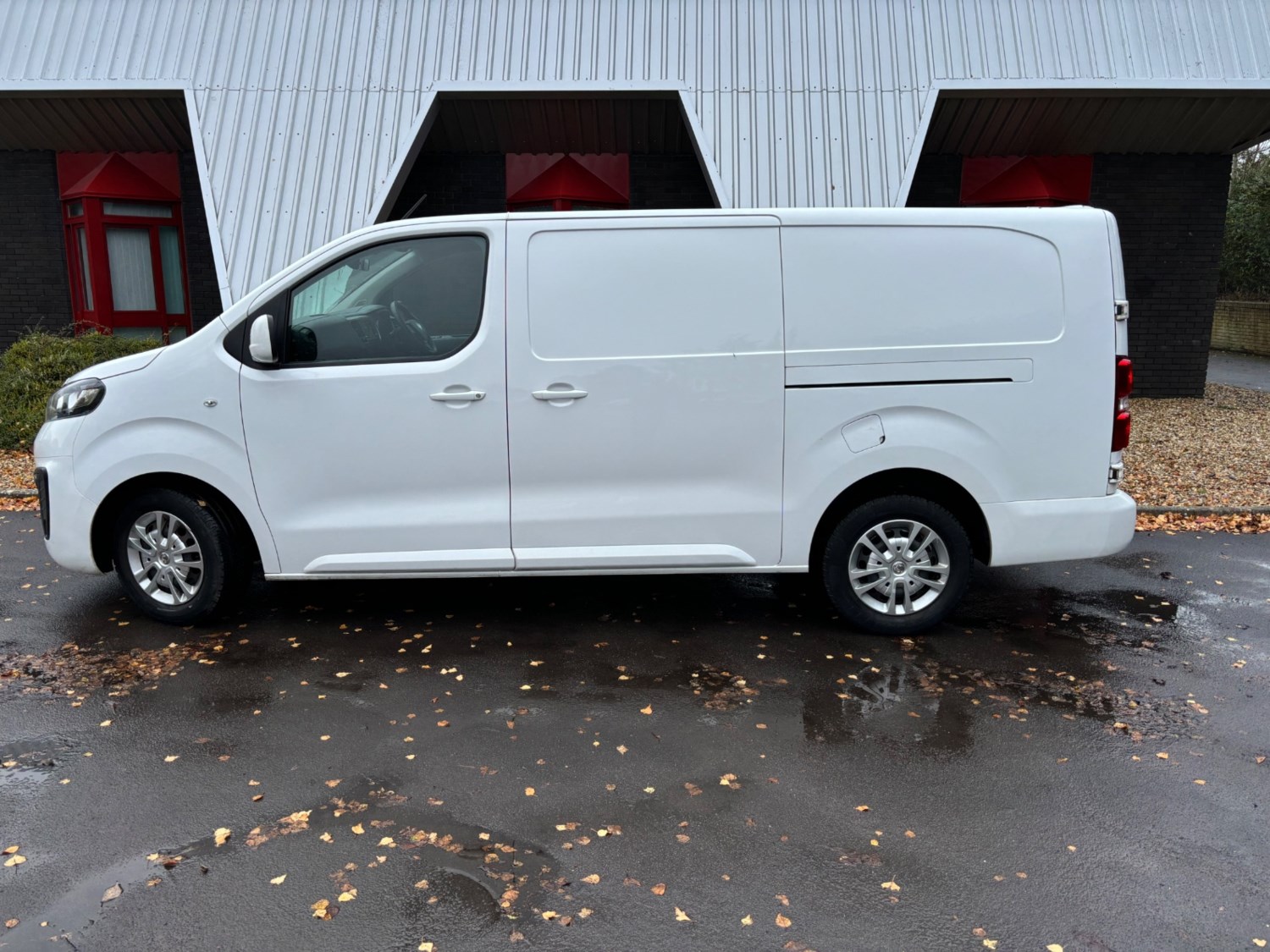 Vauxhall Vivaro Listing Image