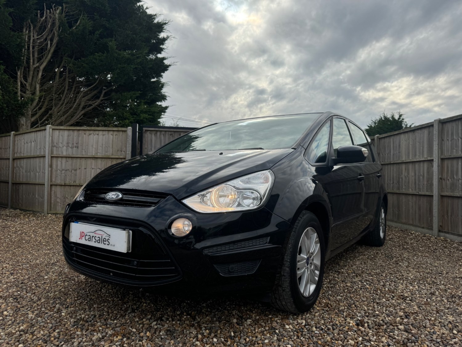 Ford S-Max Listing Image