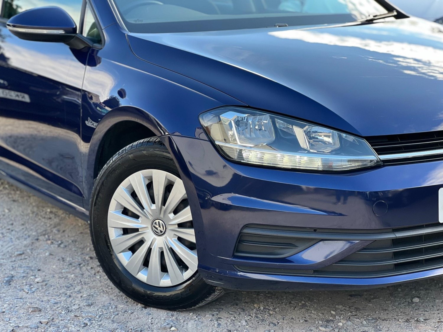 Volkswagen Golf Listing Image