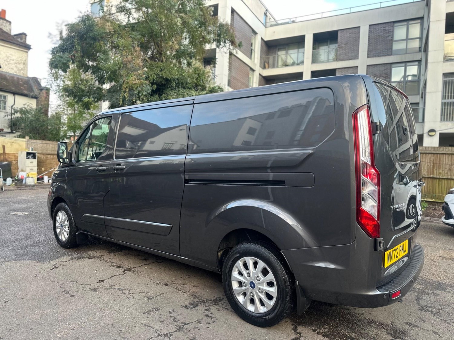 Ford Transit Custom Listing Image