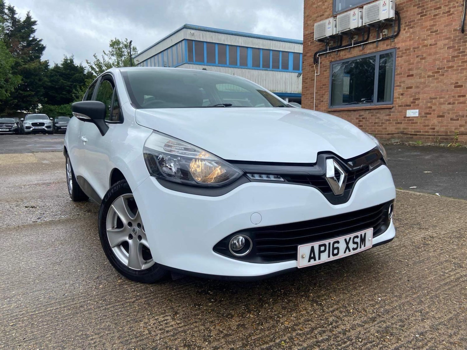 Renault Clio Listing Image