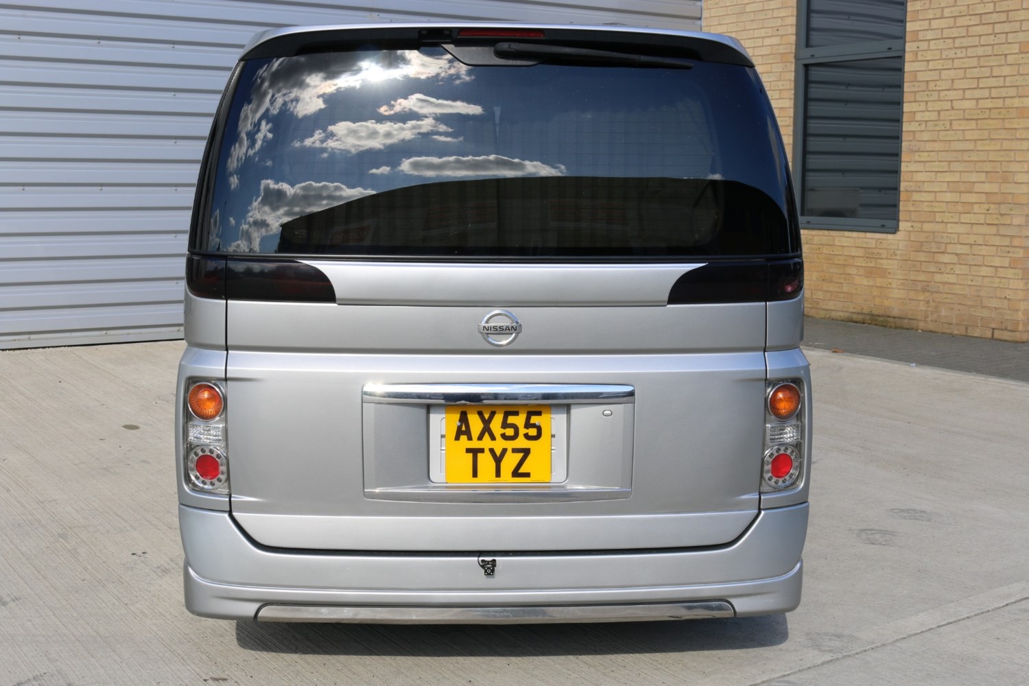 Nissan Elgrand Listing Image