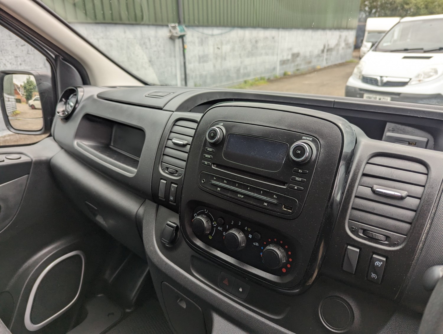 Vauxhall Vivaro Listing Image