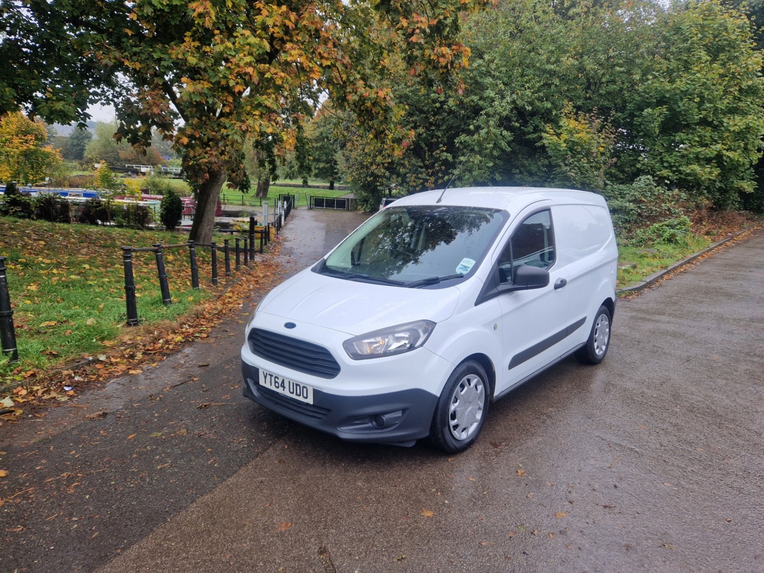 Ford Transit Courier Listing Image