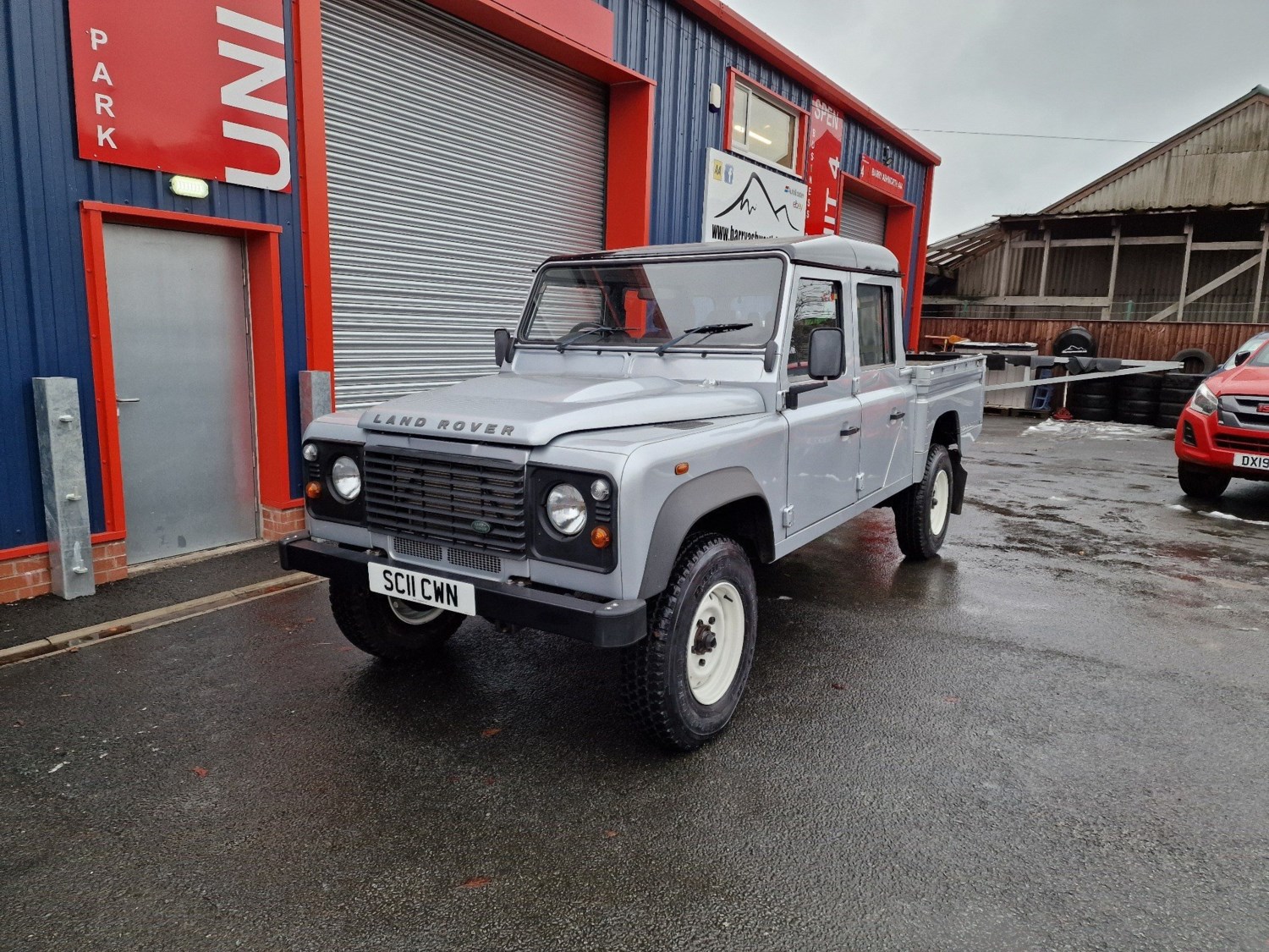 Land Rover Defender Listing Image