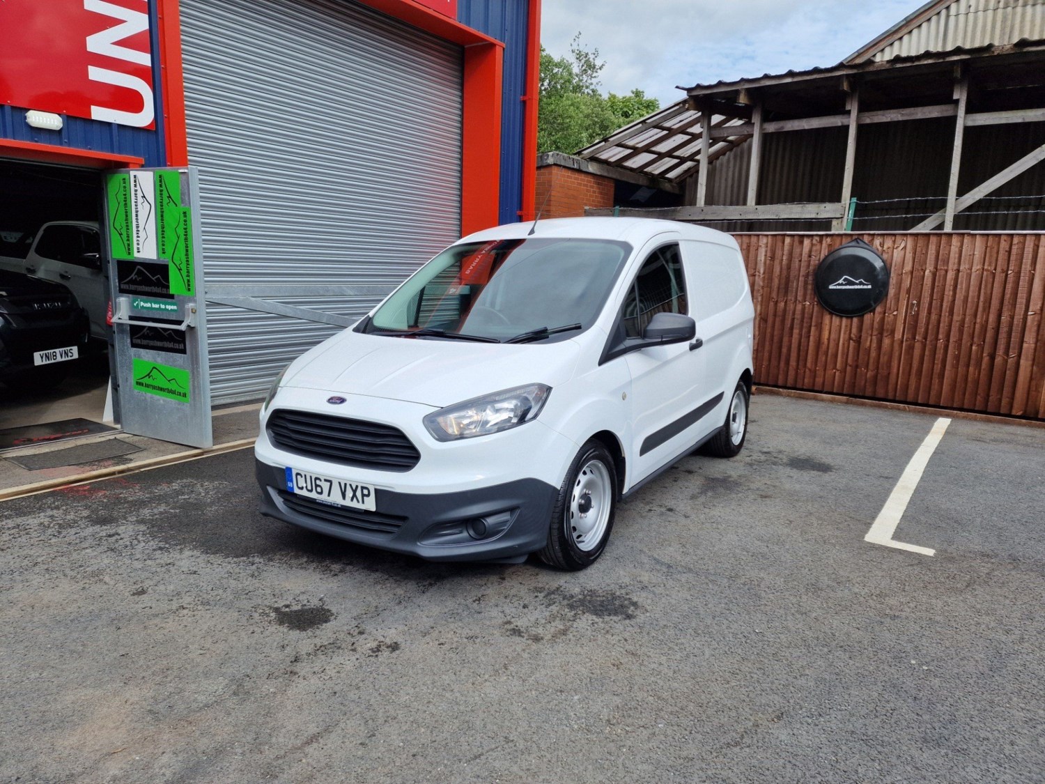 Ford Transit Courier Listing Image