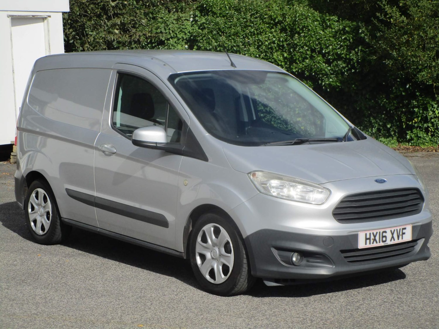 Ford Transit Courier Listing Image