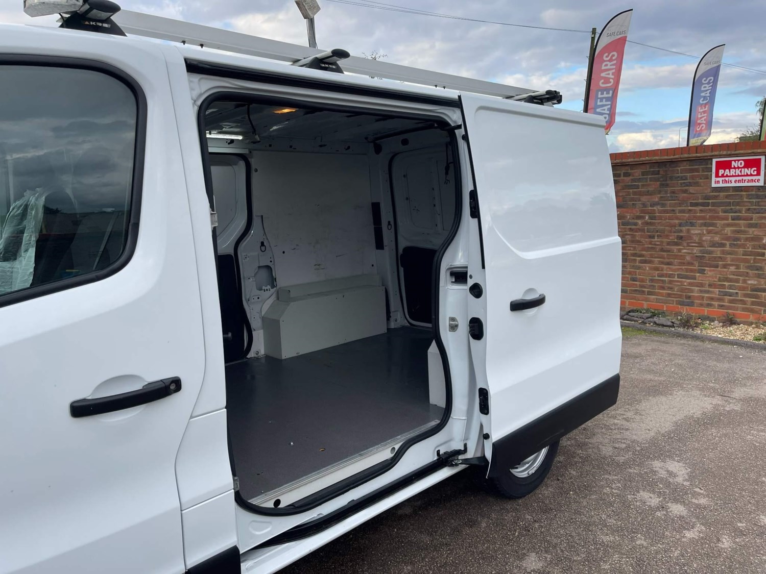 Vauxhall Vivaro Listing Image