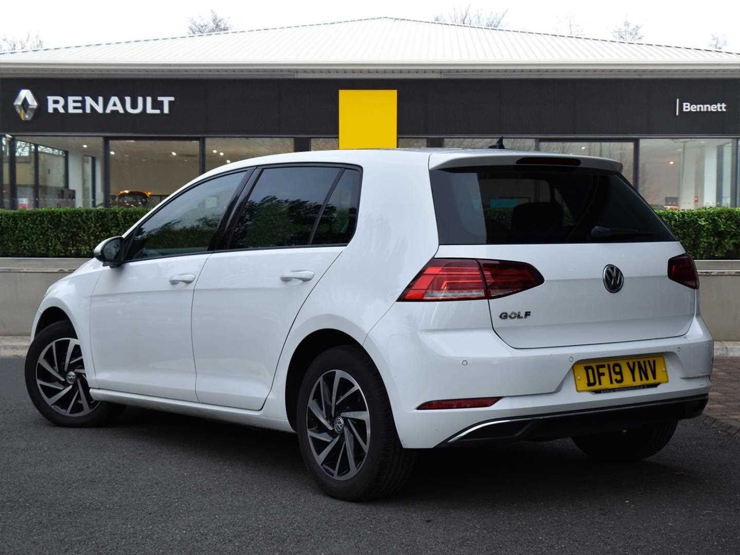 Volkswagen Golf Listing Image