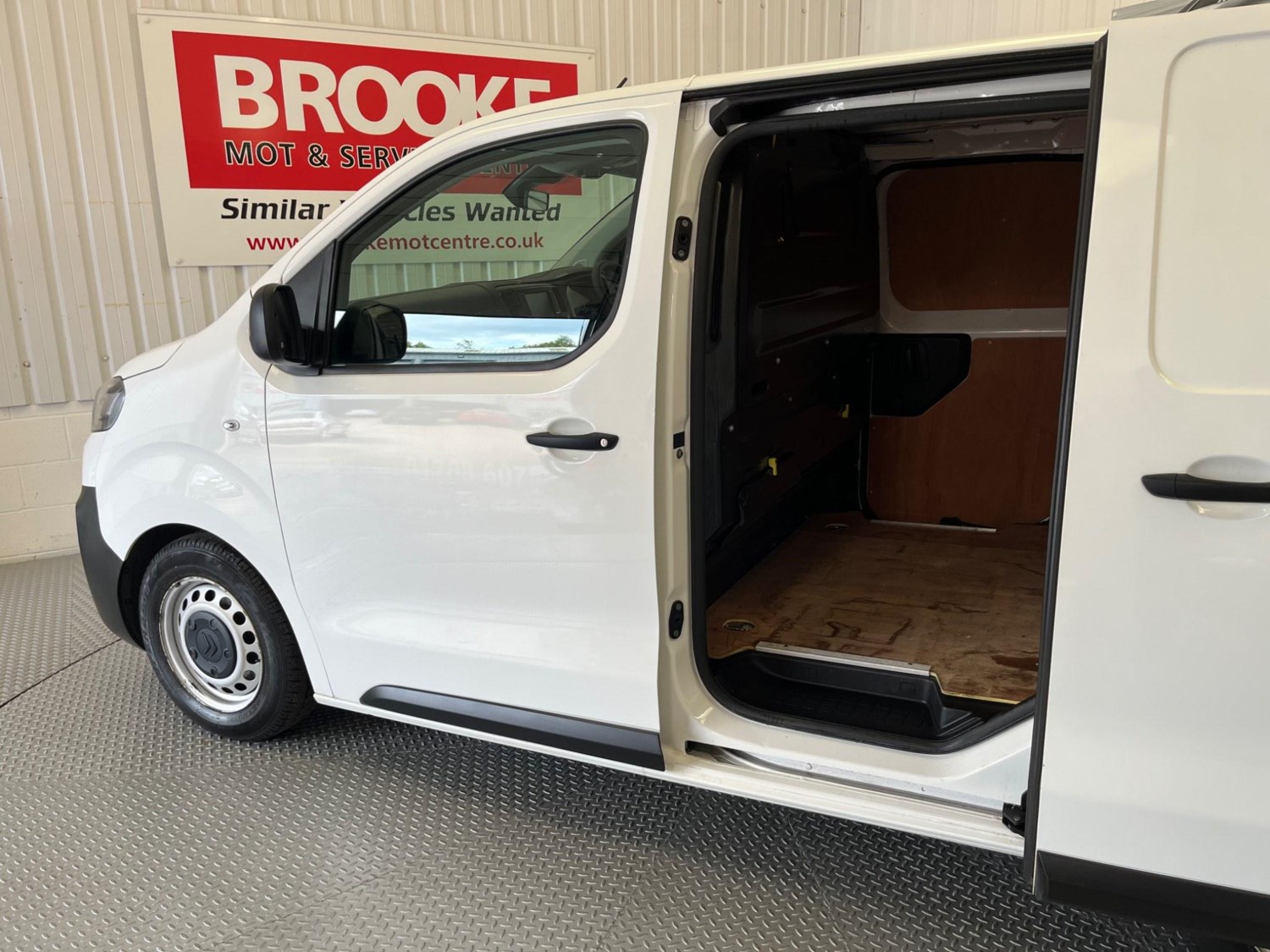 Citroen Dispatch Listing Image