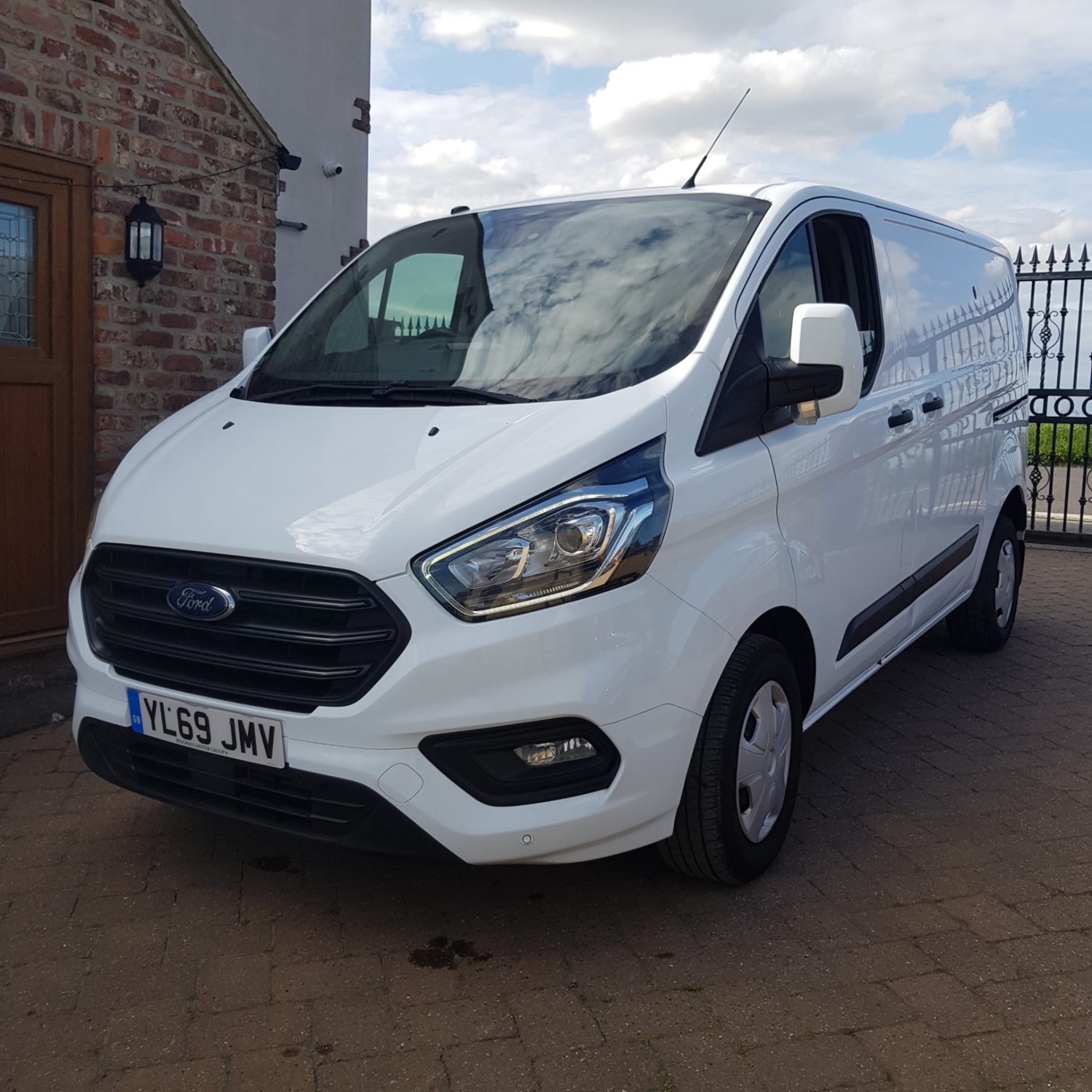 Ford Transit Custom Listing Image