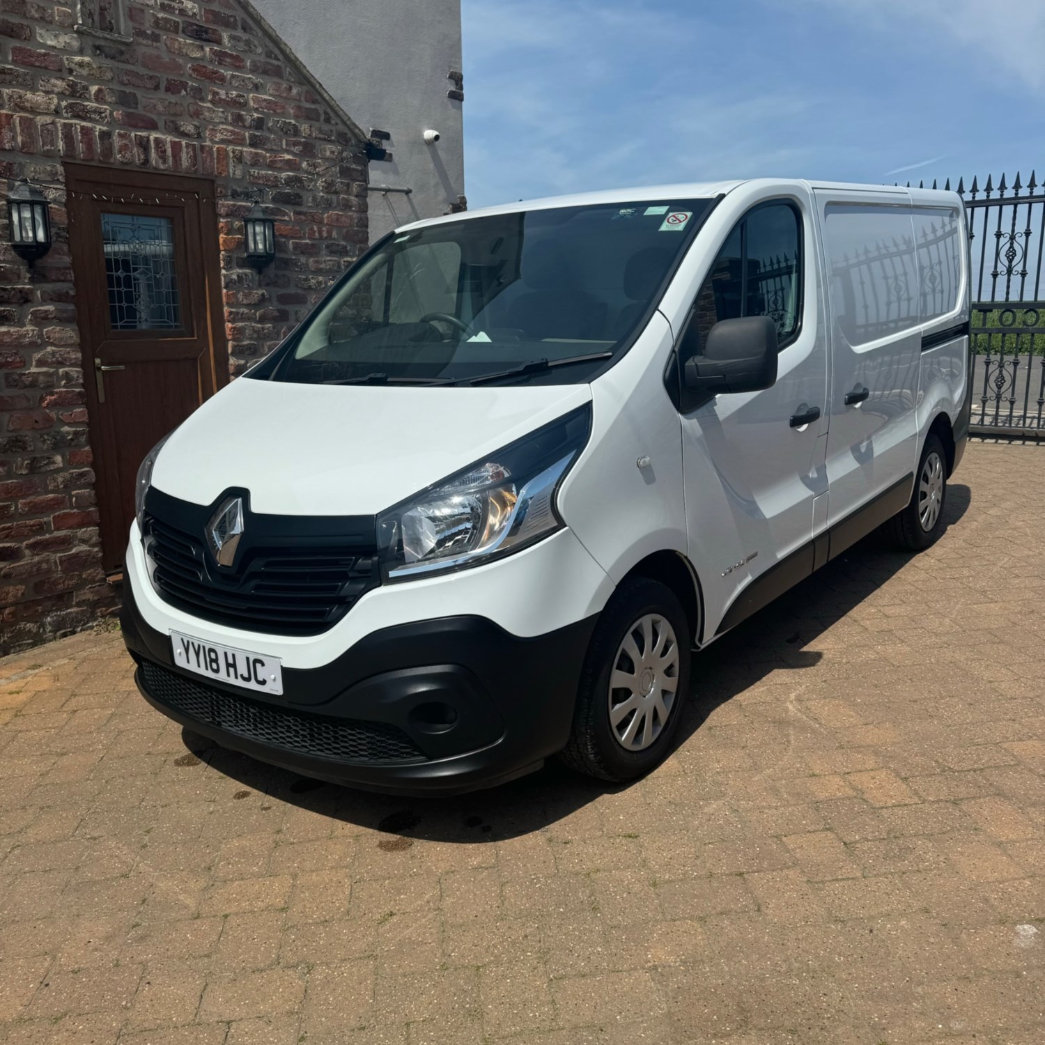 Renault Trafic Listing Image