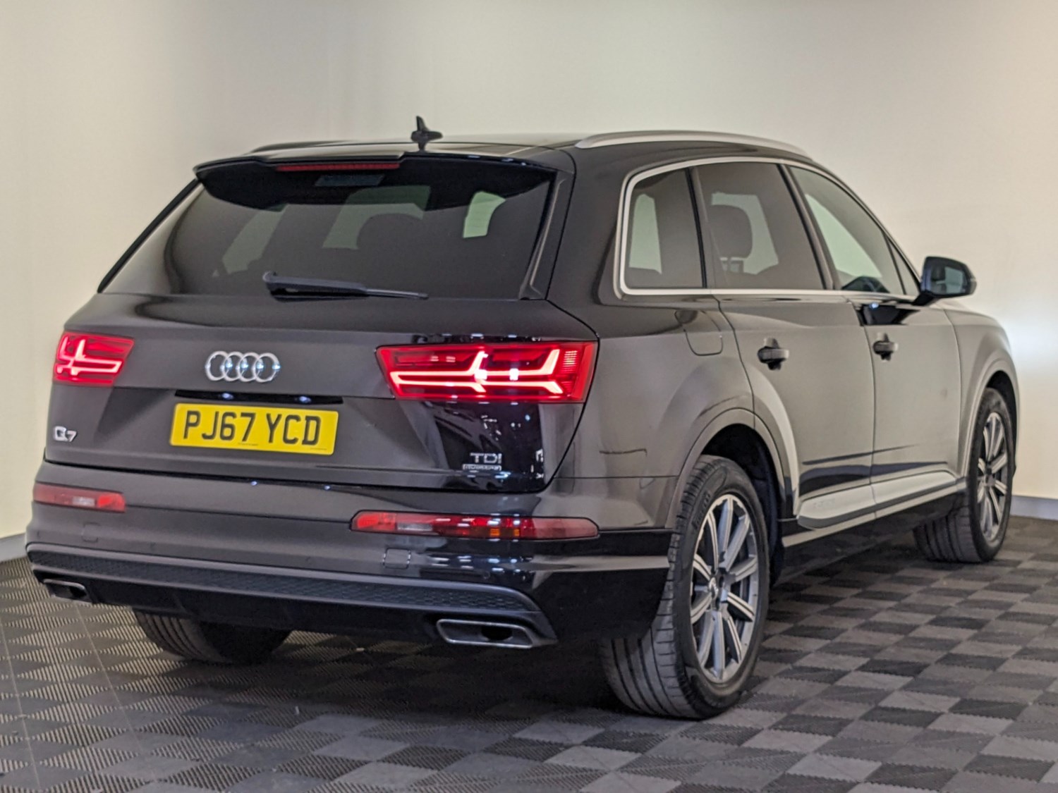 Audi Q7 Listing Image