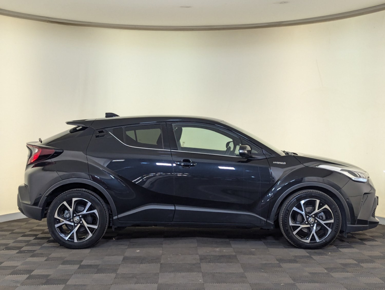 Toyota C-HR Listing Image