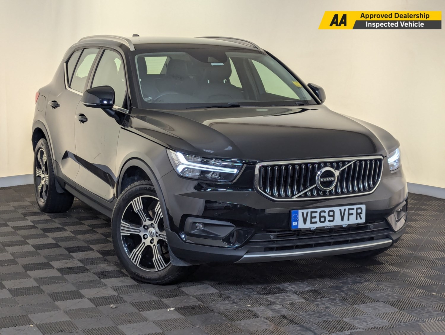 Volvo XC40 Listing Image