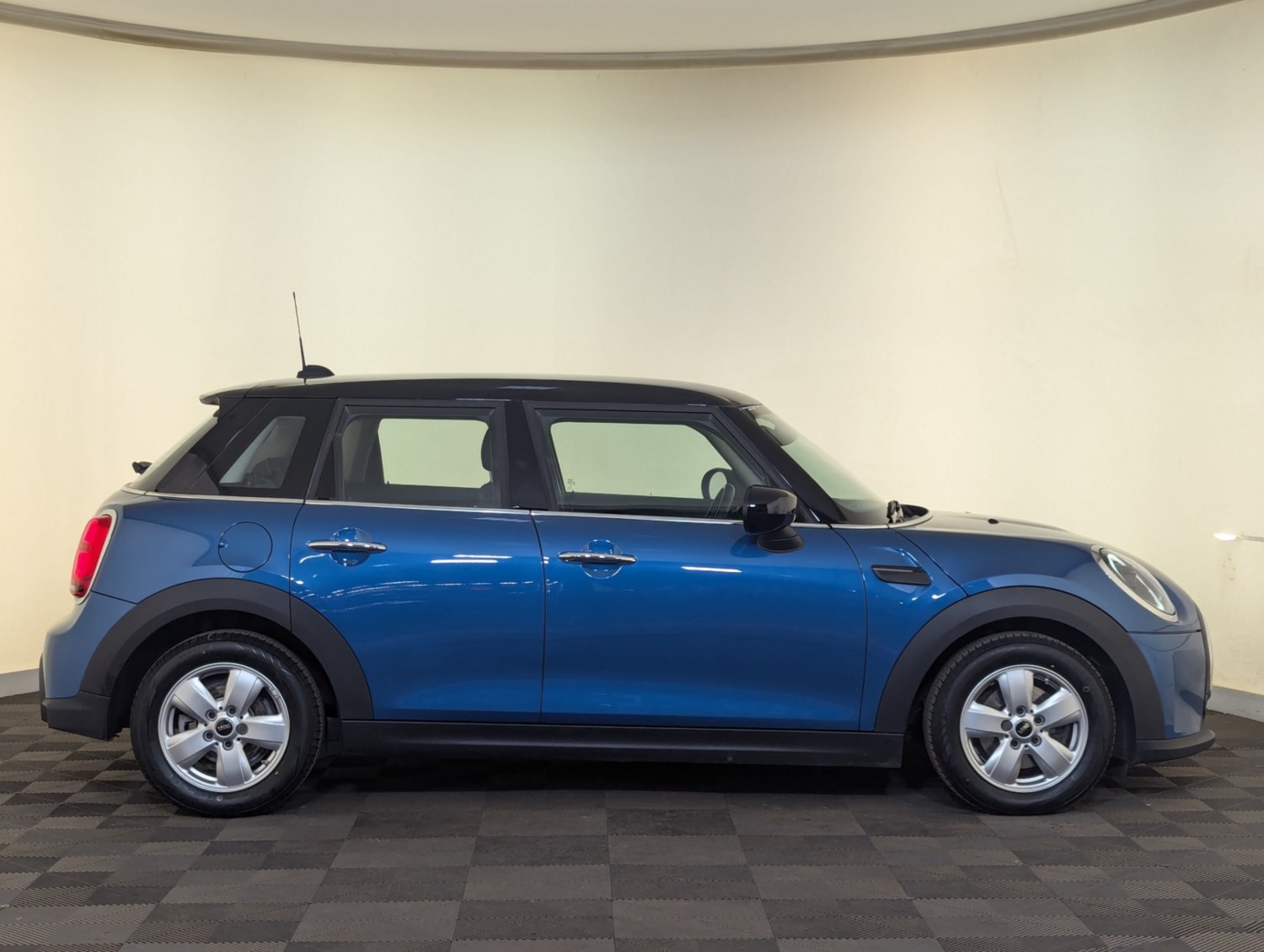 MINI Hatch Listing Image