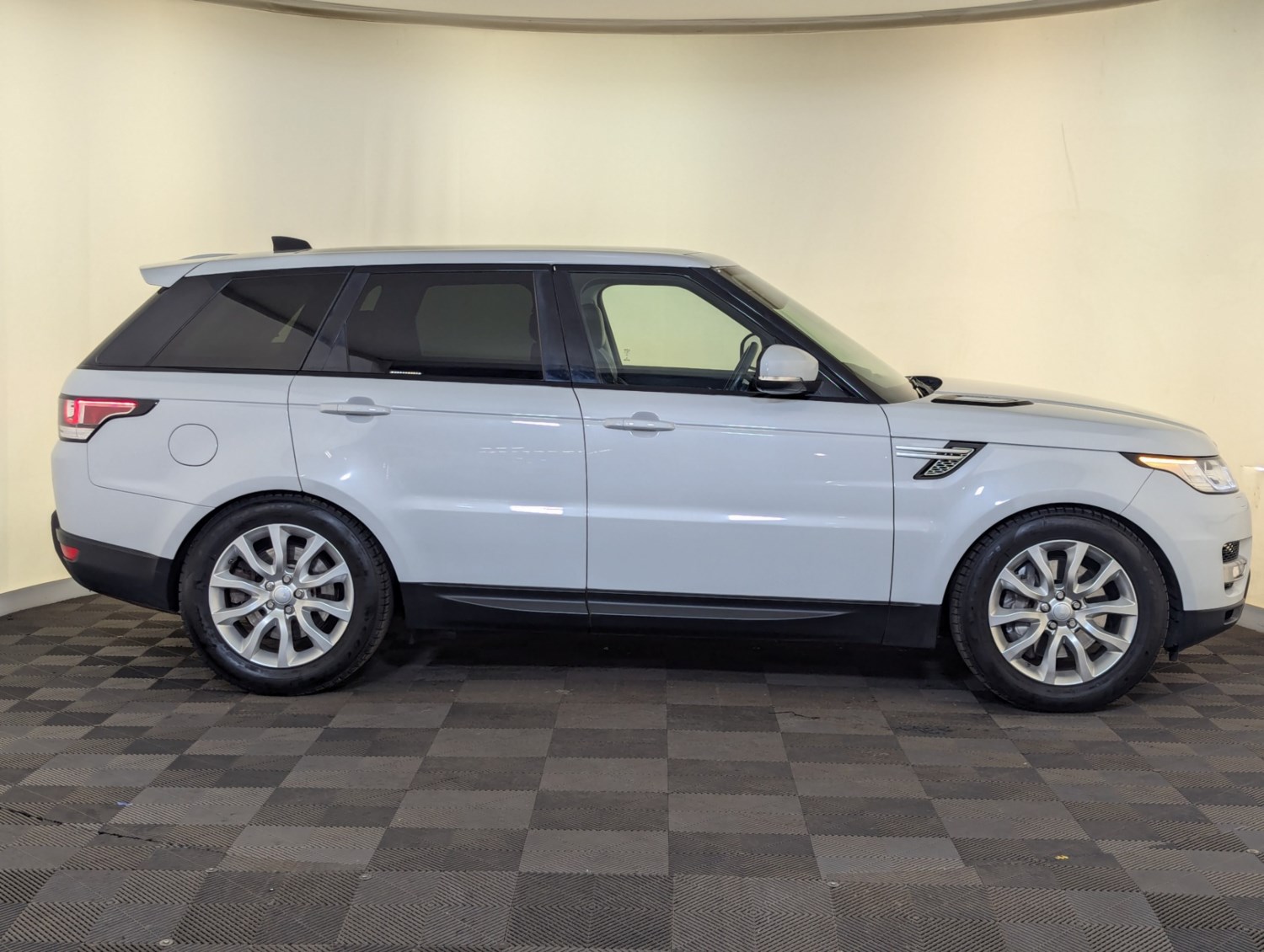 Land Rover Range Rover Sport Listing Image