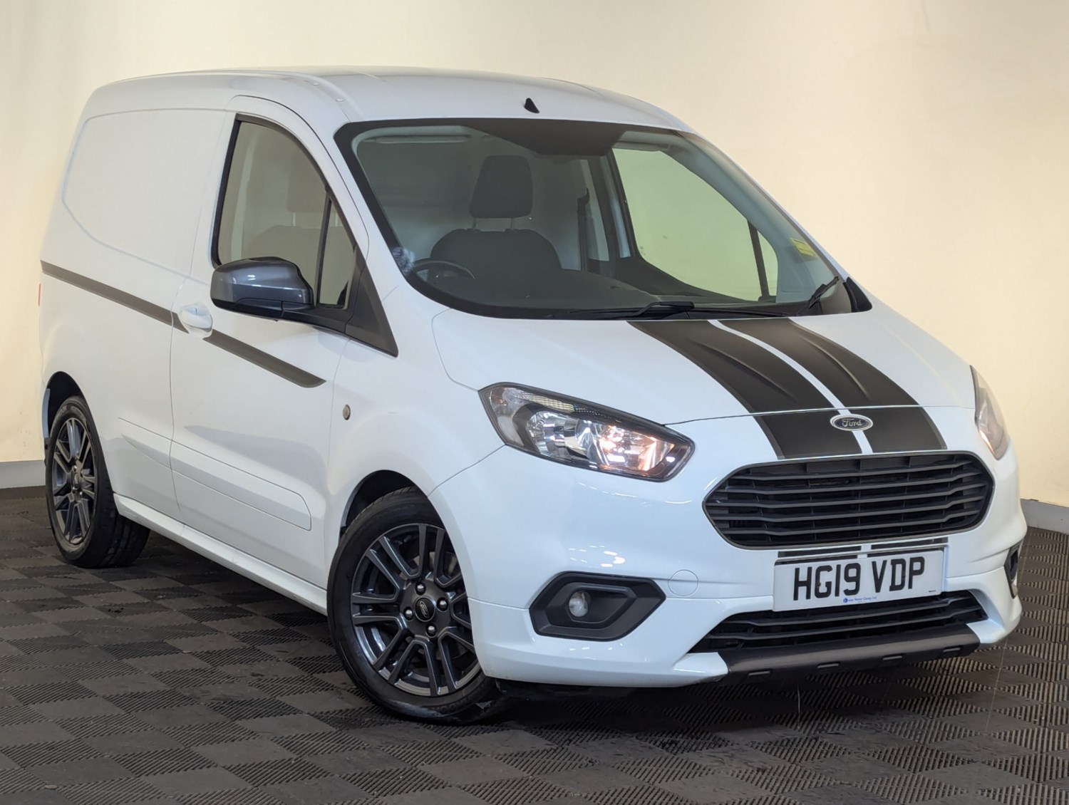 Ford Transit Courier Listing Image