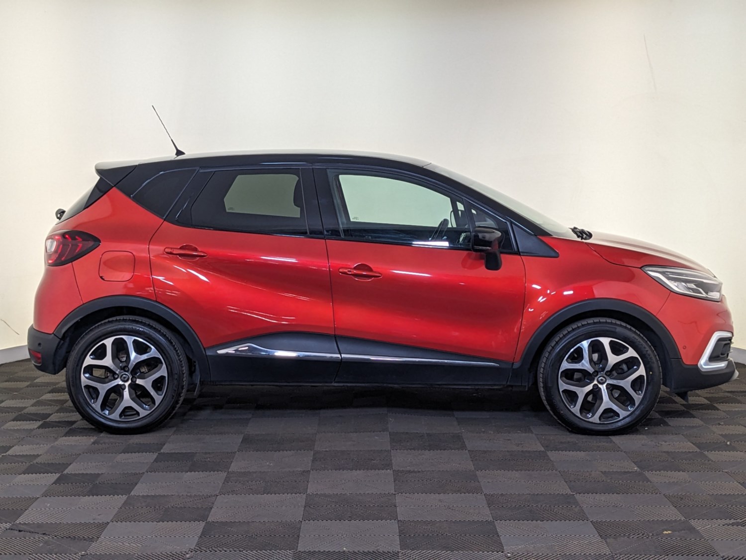 Renault Captur Listing Image