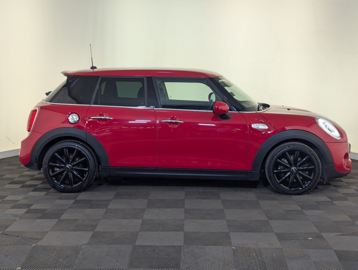 MINI Hatch Listing Image