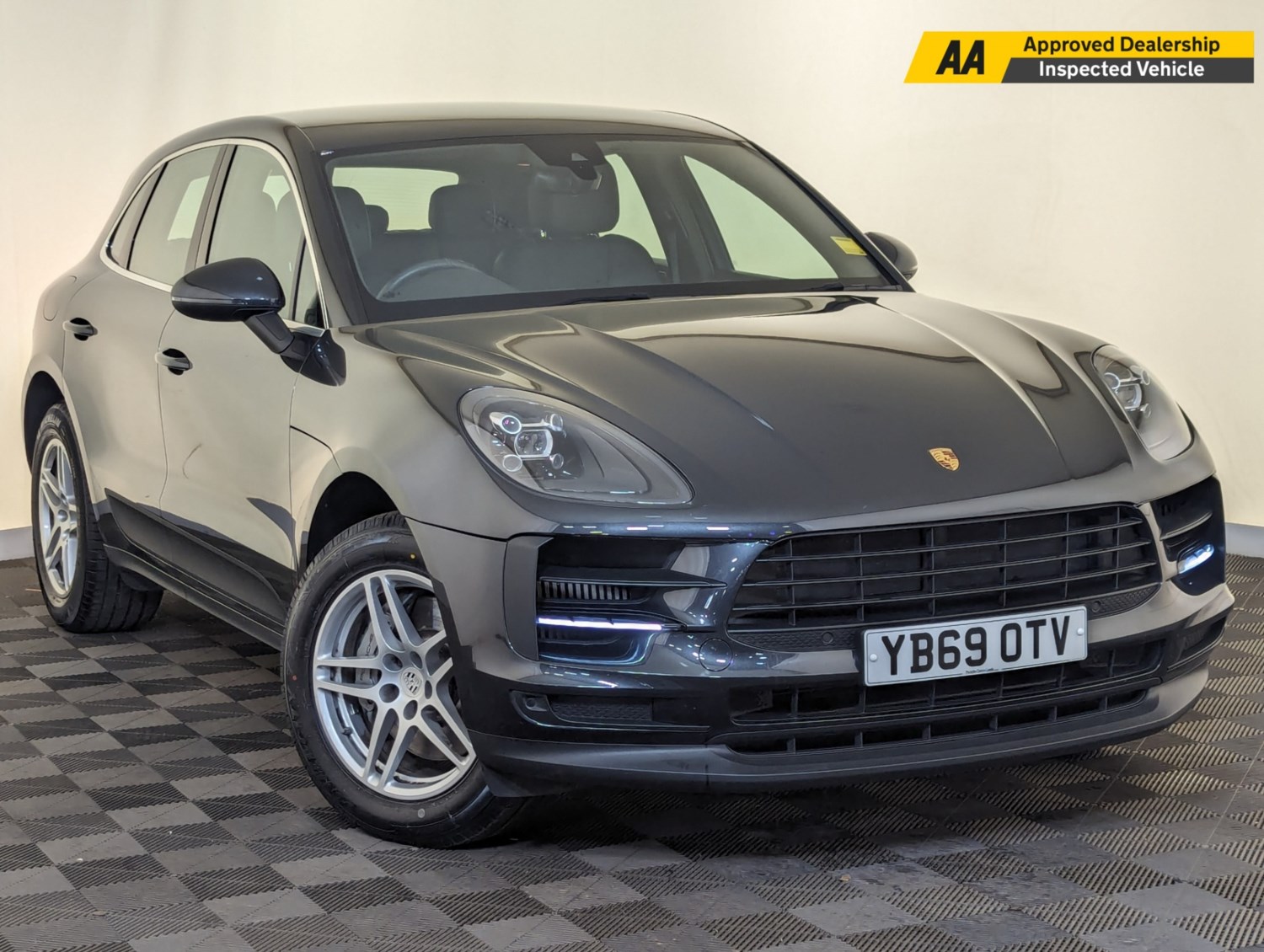 Porsche Macan Listing Image