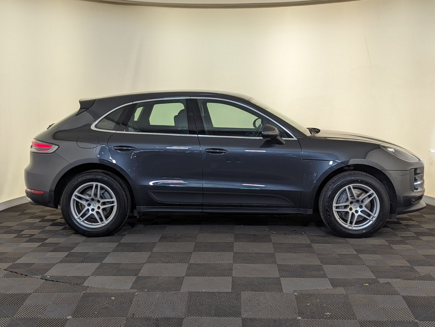 Porsche Macan Listing Image