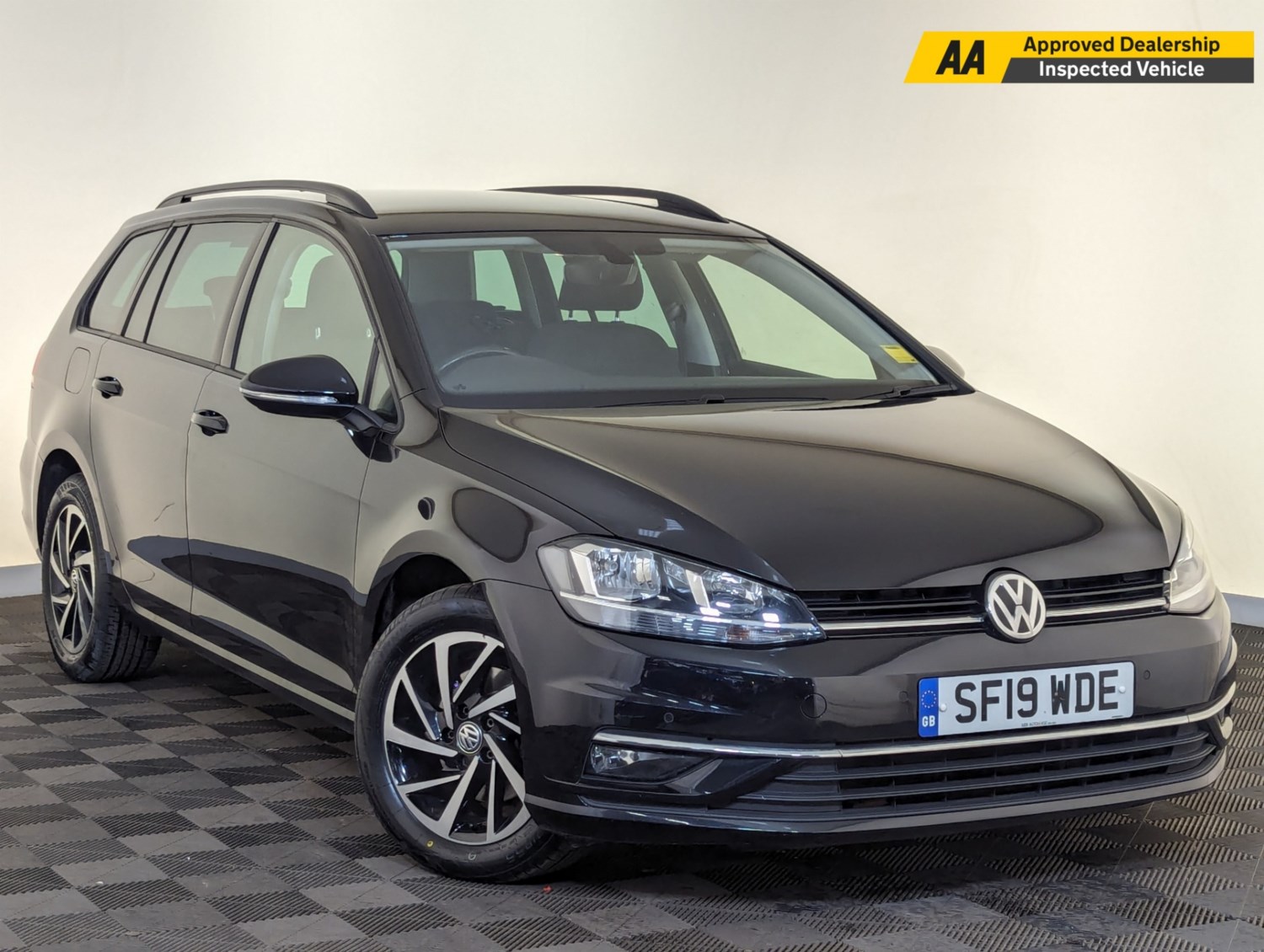 Volkswagen Golf Listing Image