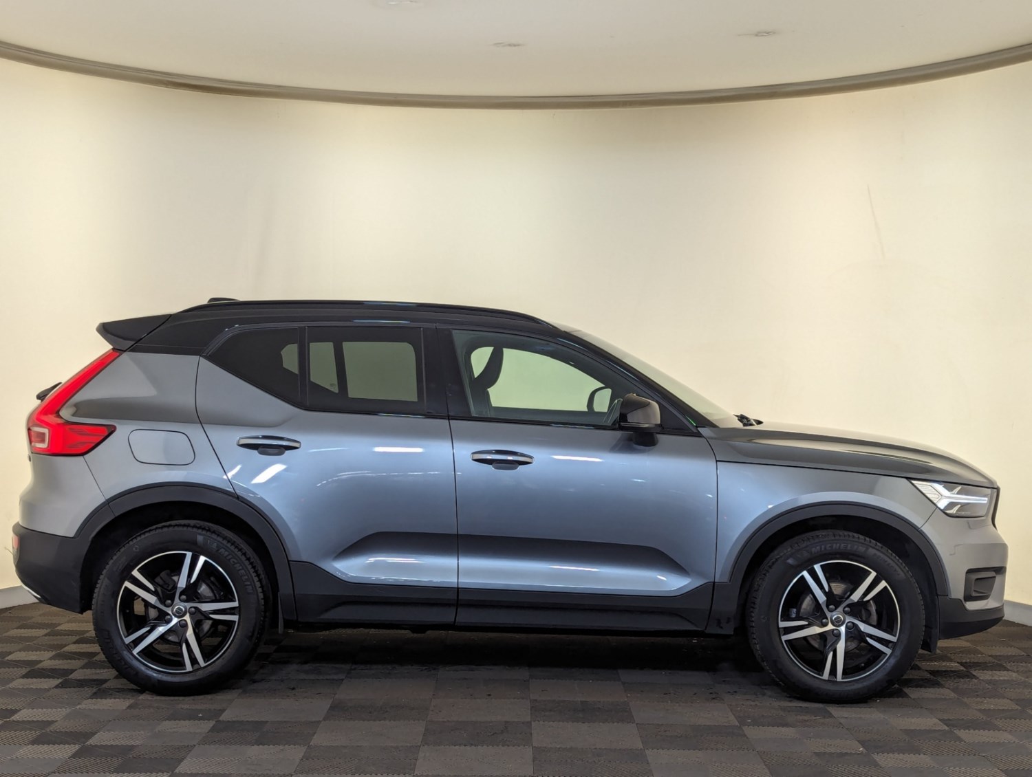 Volvo XC40 Listing Image