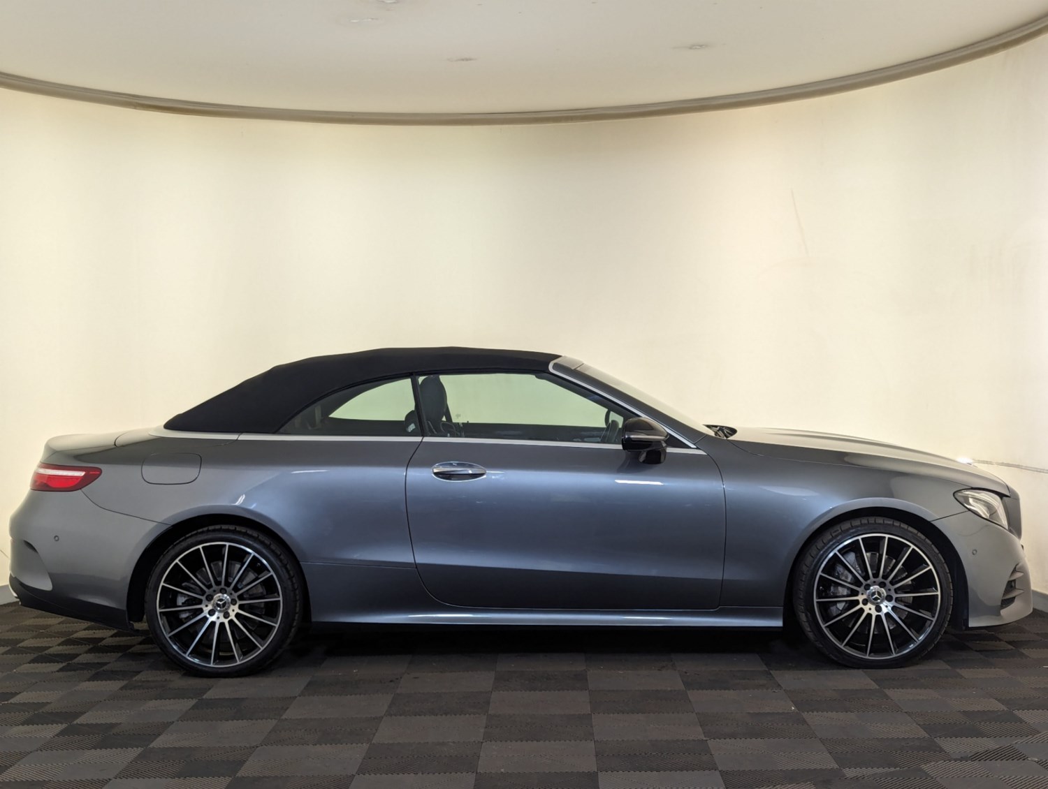 Mercedes-Benz E-Class Listing Image