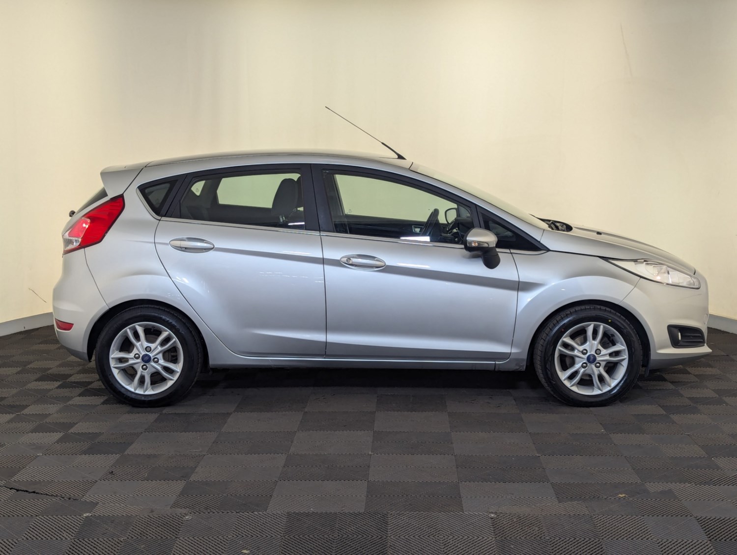 Ford Fiesta Listing Image